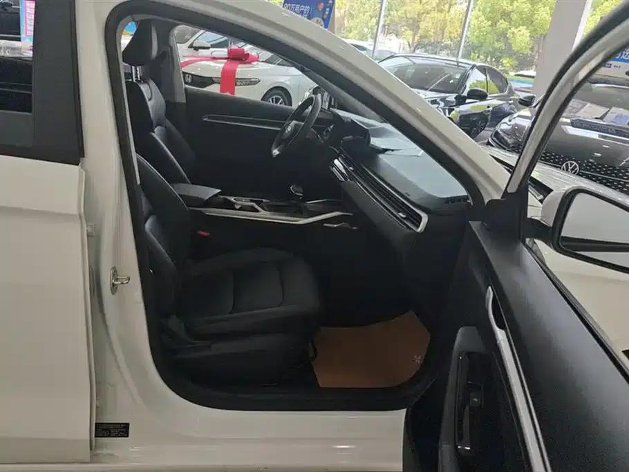 Geely Emgrand 2025 4th Generation 1.5L CVT Star Edition — миниатюра 8