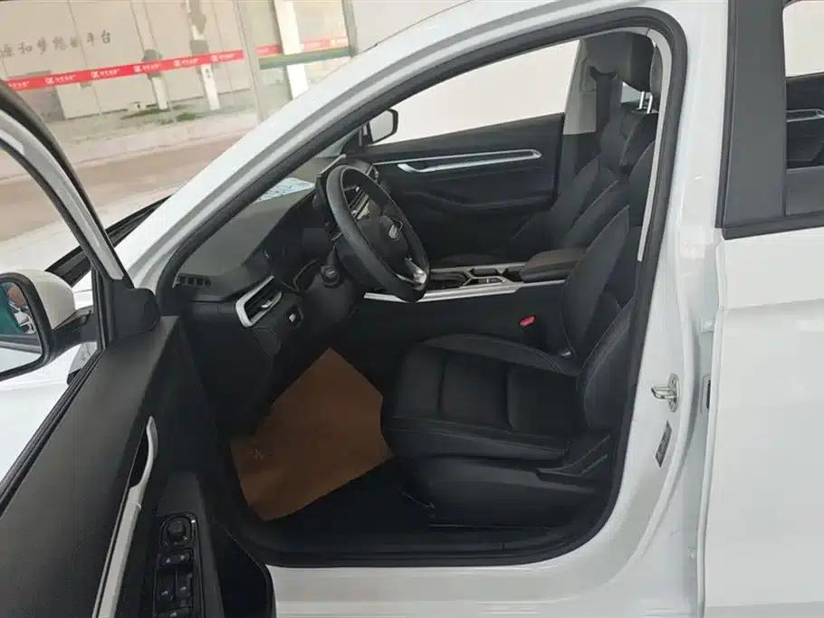 Geely Emgrand 2025 4th Generation 1.5L CVT Star Edition — миниатюра 9