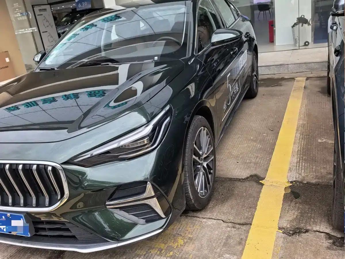 Geely Emgrand 2026 5th Generation 1.5T DCT Flagship Edition — миниатюра 2