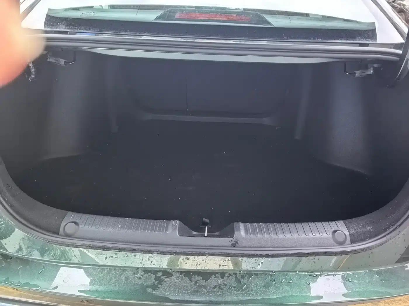 Geely Emgrand 2026 5th Generation 1.5T DCT Flagship Edition — миниатюра 10