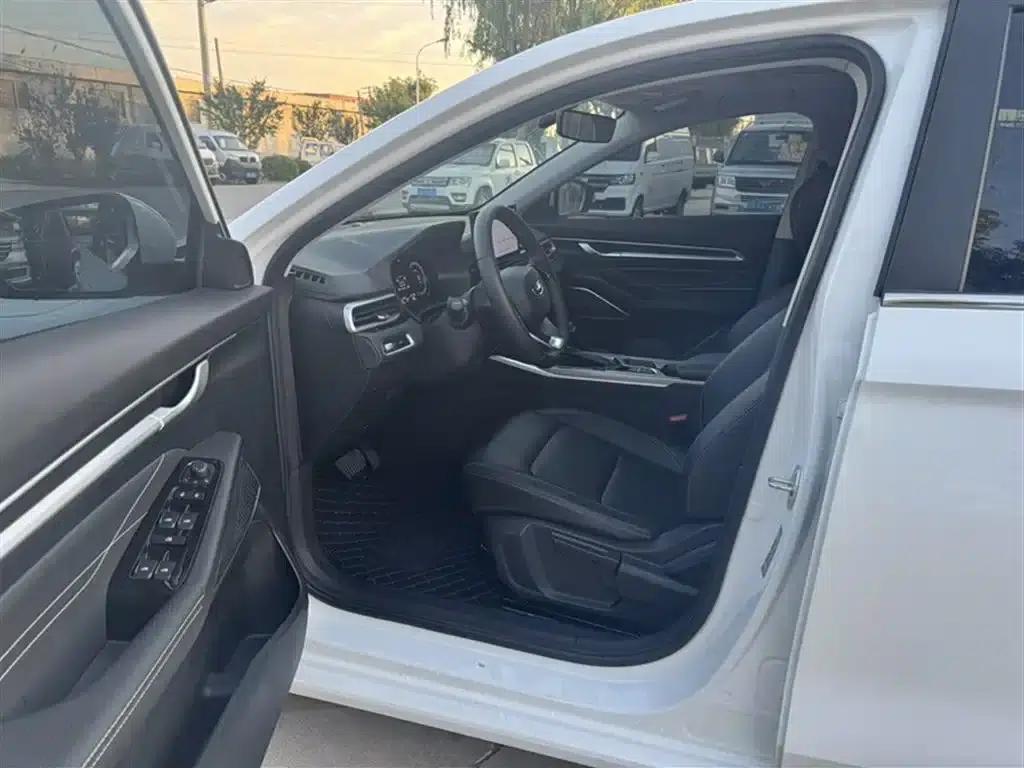 Geely Emgrand 2023 4th Generation Champion Edition 1.5L CVT Premium — миниатюра 15