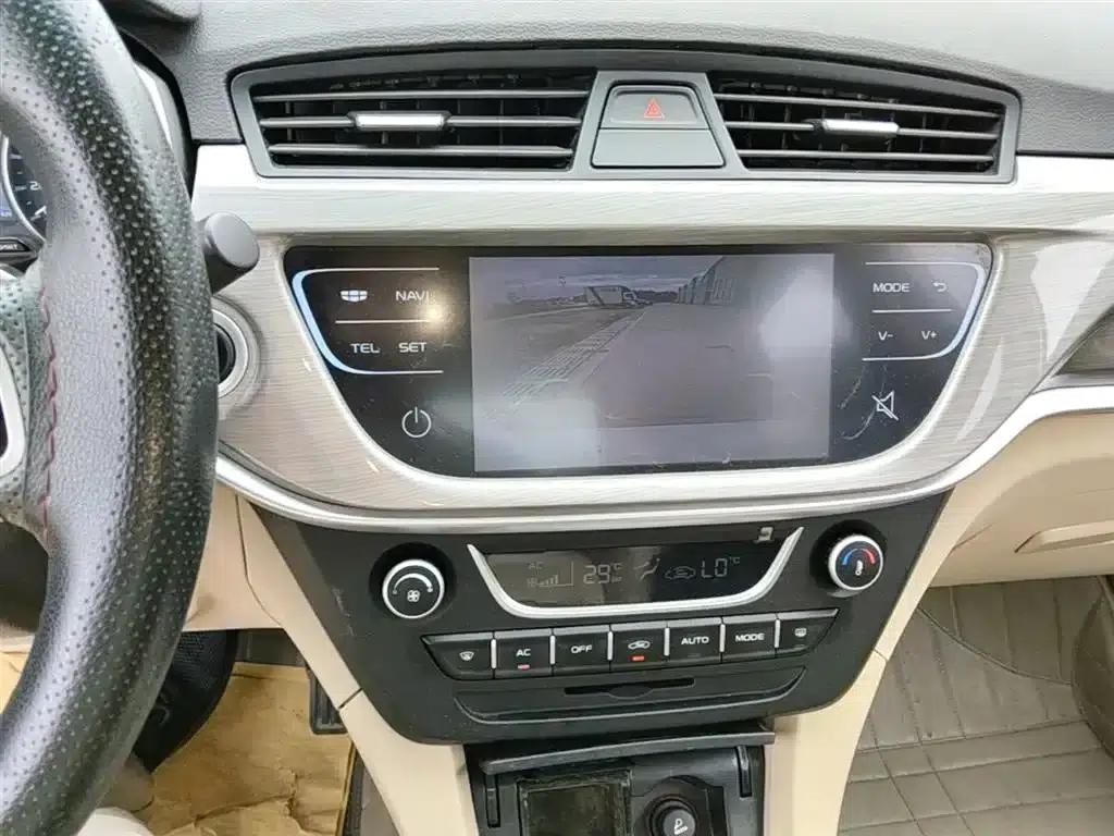 Geely Emgrand 2017 Sedan Million Edition 1.5L CVT Luxury Model — миниатюра 13