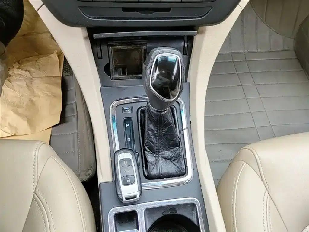 Geely Emgrand 2017 Sedan Million Edition 1.5L CVT Luxury Model — миниатюра 14