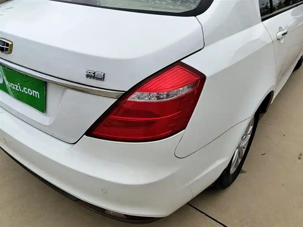 Geely Emgrand 2017 Sedan Million Edition 1.5L CVT Luxury Model — миниатюра 8