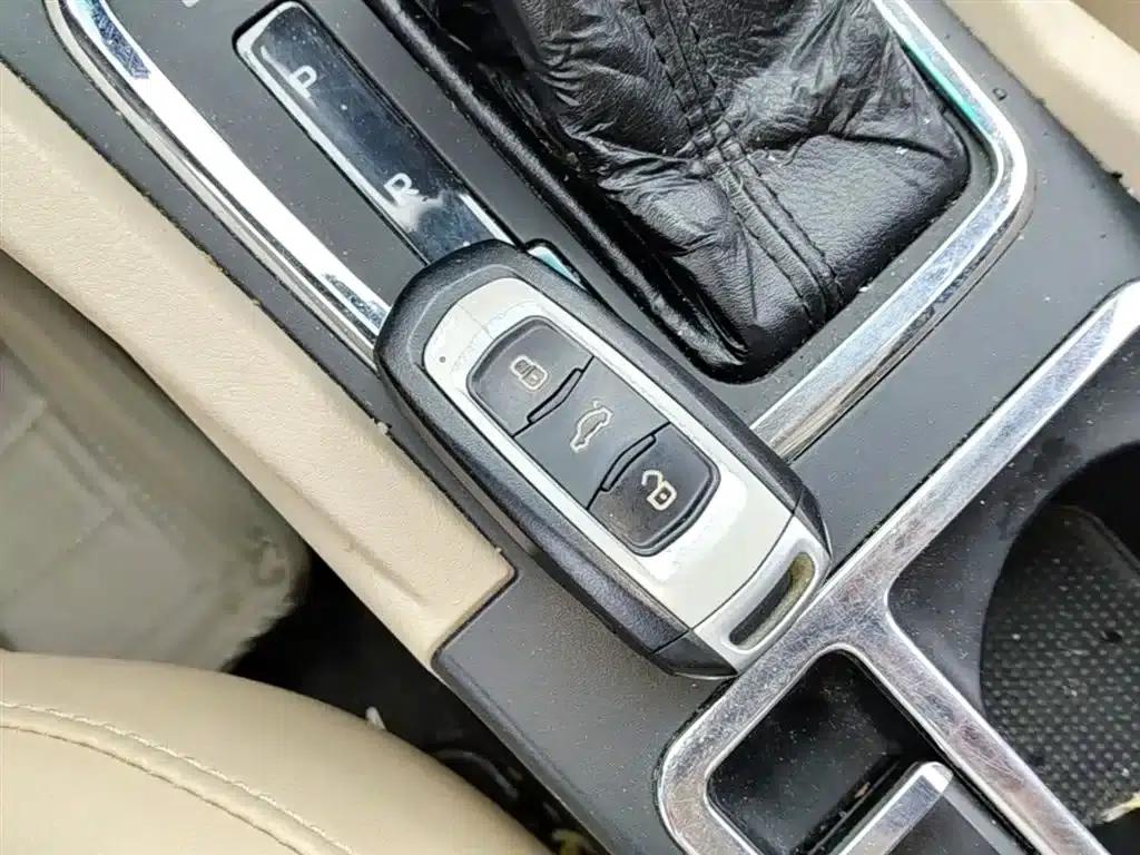 Geely Emgrand 2017 Sedan Million Edition 1.5L CVT Luxury Model — миниатюра 9