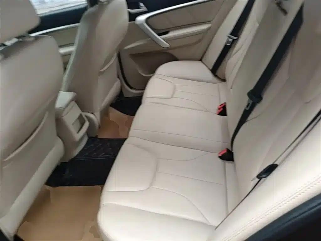 Geely Emgrand 2017 Sedan Million Edition 1.5L Manual Deluxe — миниатюра 17