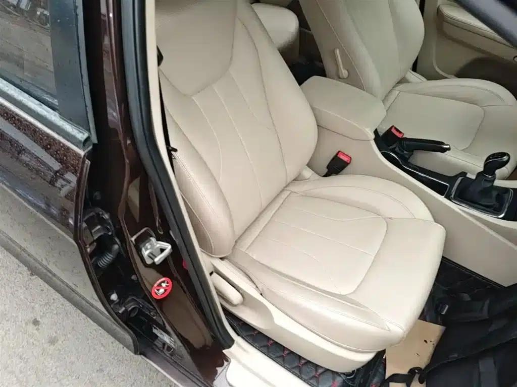 Geely Emgrand 2017 Sedan Million Edition 1.5L Manual Deluxe — миниатюра 25