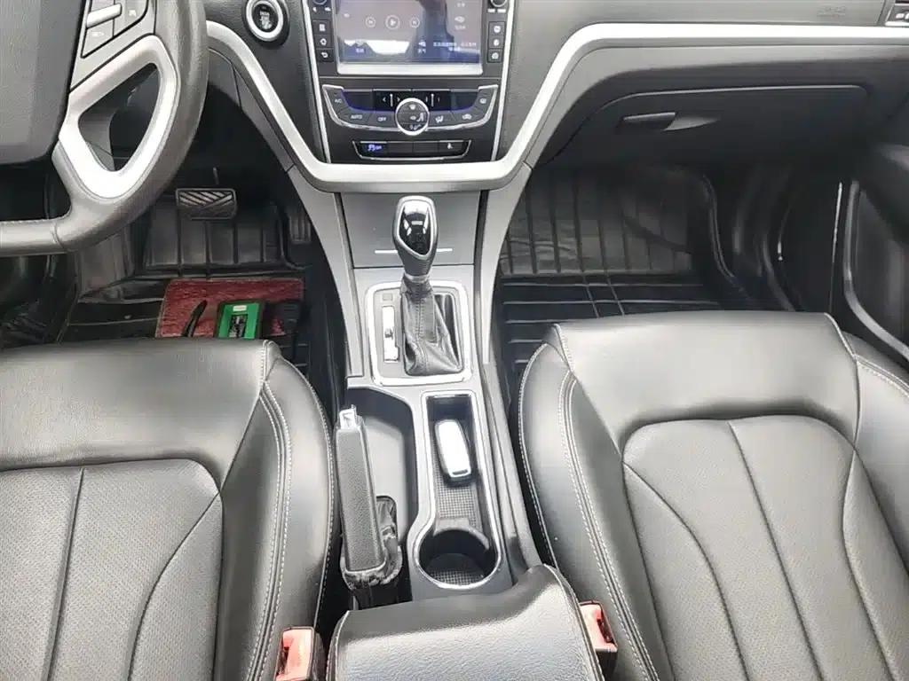 Geely Emgrand 2016 Sedan 1.3T CVT Upgrade Edition — миниатюра 14