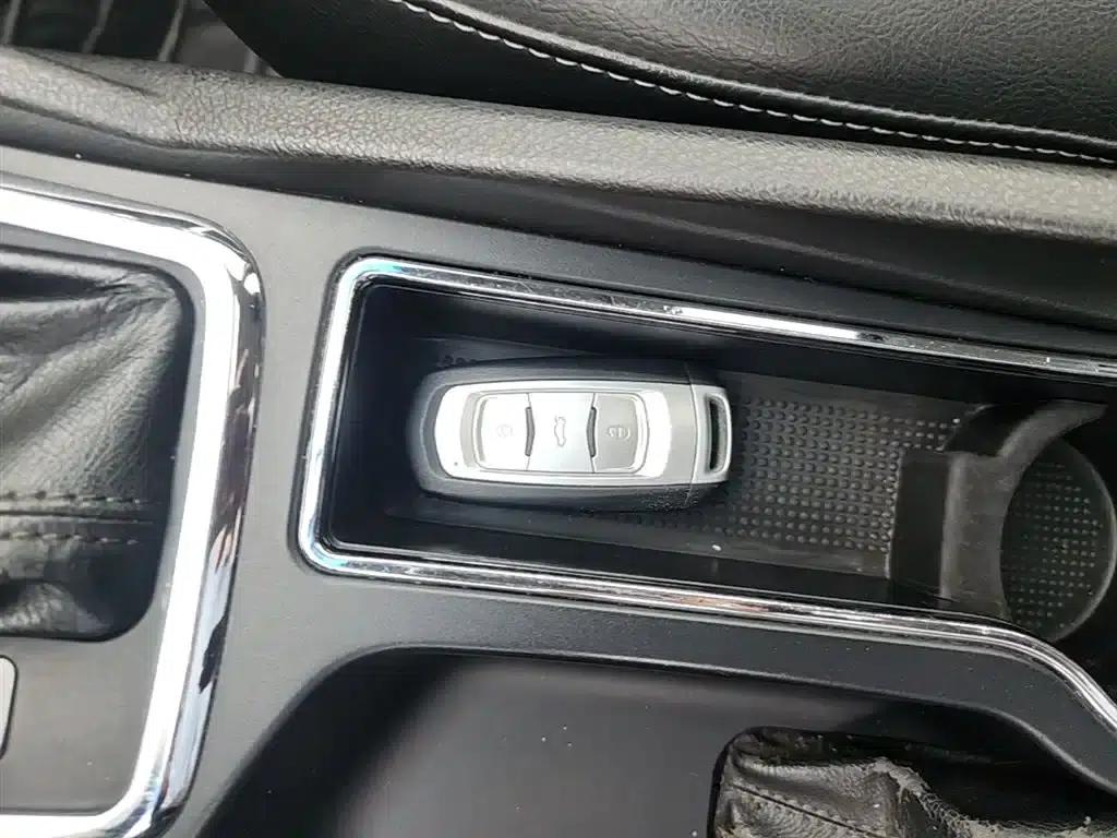 Geely Emgrand 2016 Sedan 1.3T CVT Upgrade Edition — миниатюра 9