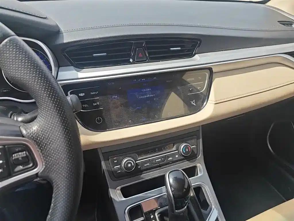 Geely Emgrand 2018 1.5L CVT Luxury Edition — миниатюра 12