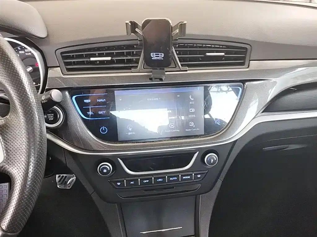 Geely Emgrand 2017 Sedan Million Edition 1.5L Manual Upgrade Version — миниатюра 13