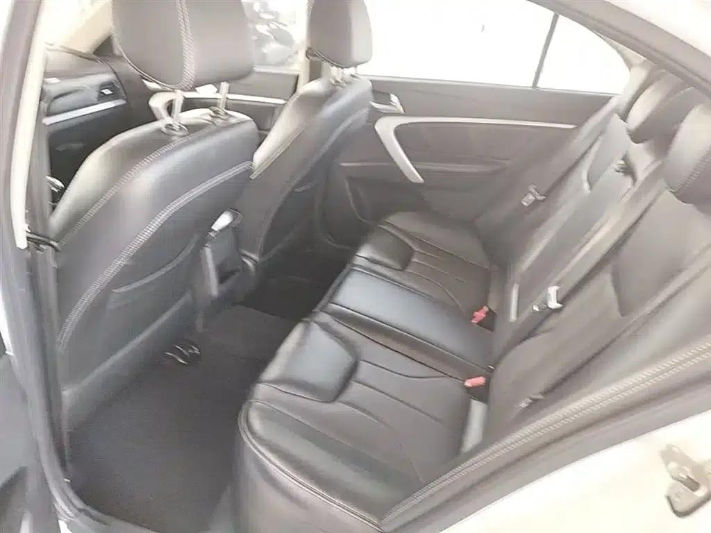 Geely Emgrand 2017 Sedan Million Edition 1.5L Manual Upgrade Version — миниатюра 17
