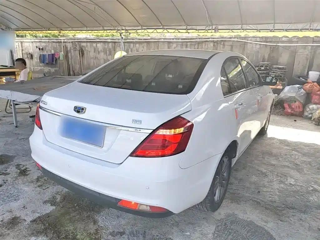 Geely Emgrand 2017 Sedan Million Edition 1.5L Manual Upgrade Version — миниатюра 7