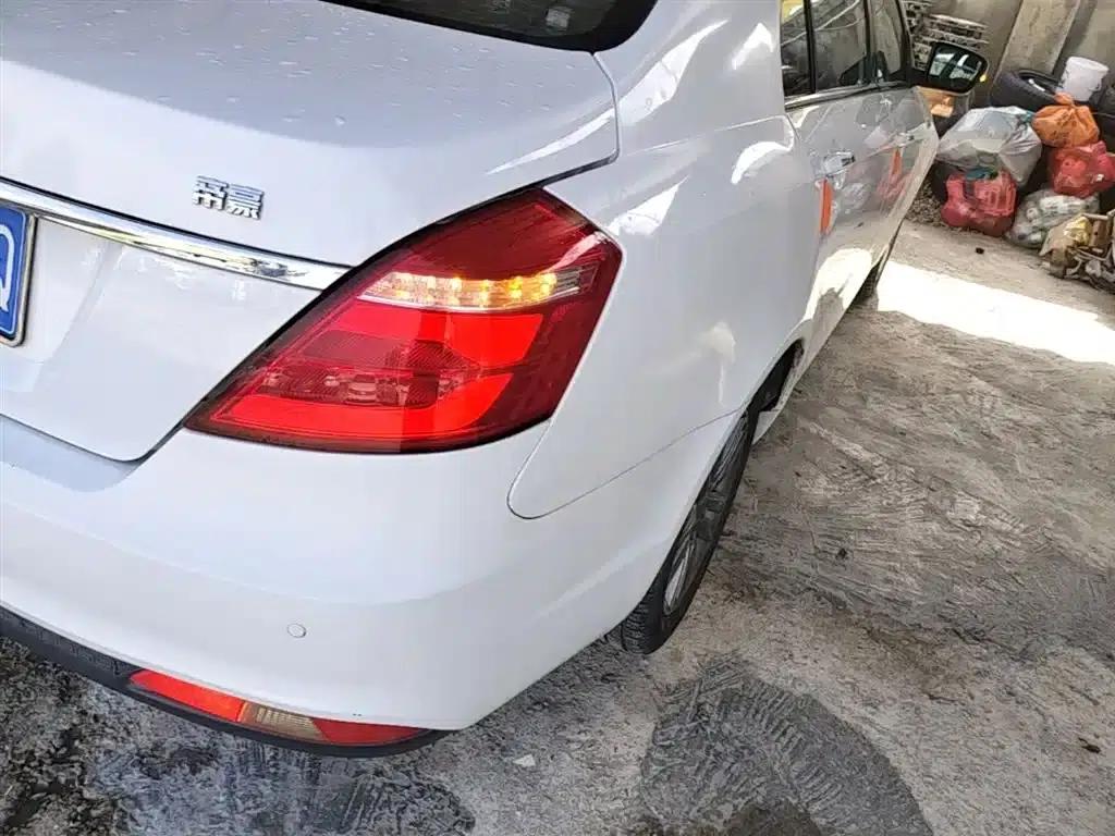 Geely Emgrand 2017 Sedan Million Edition 1.5L Manual Upgrade Version — миниатюра 8