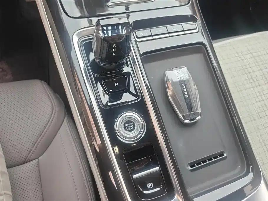 Geely Boyue L 2025 Fourth Generation 1.5TD DCT (Mountain and River) — миниатюра 16