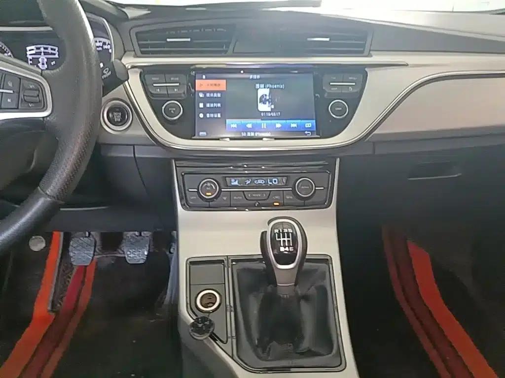 Geely Emgrand GL 2017 1.8L Manual Elite — миниатюра 13