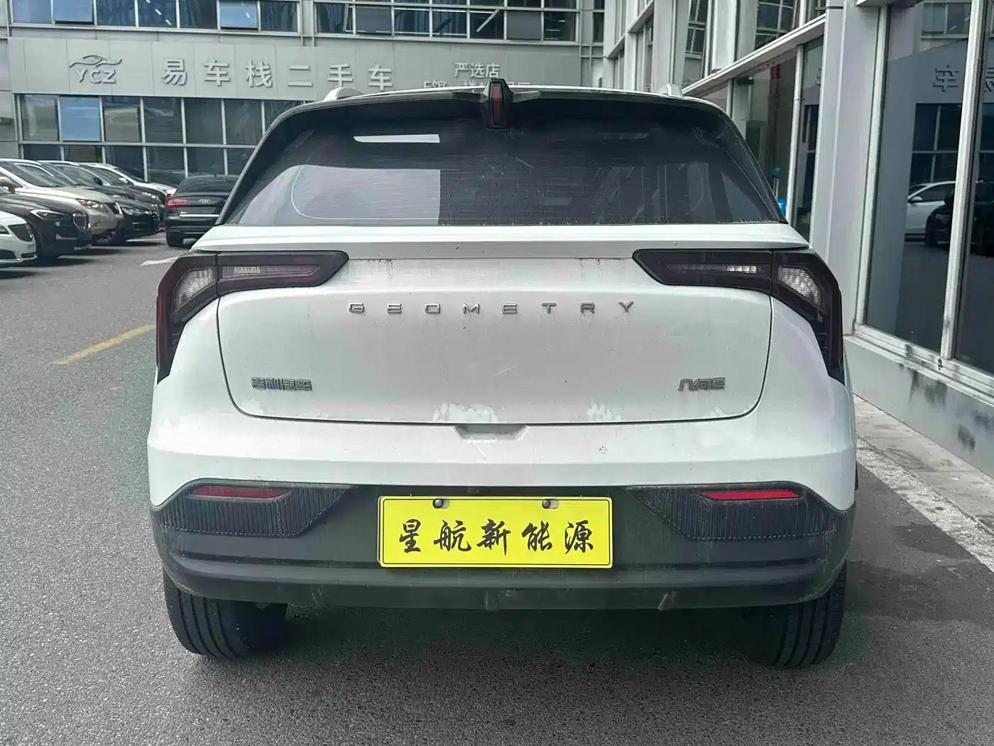 Geely Geometry E Firefly 2023 Model 320KM Happy Tiger 5-Seater — миниатюра 4
