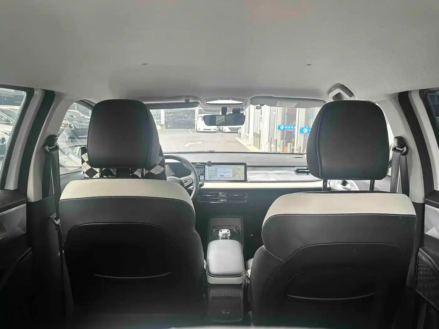 Geely Geometry E Firefly 2023 Model 320KM Happy Tiger 5-Seater — миниатюра 6