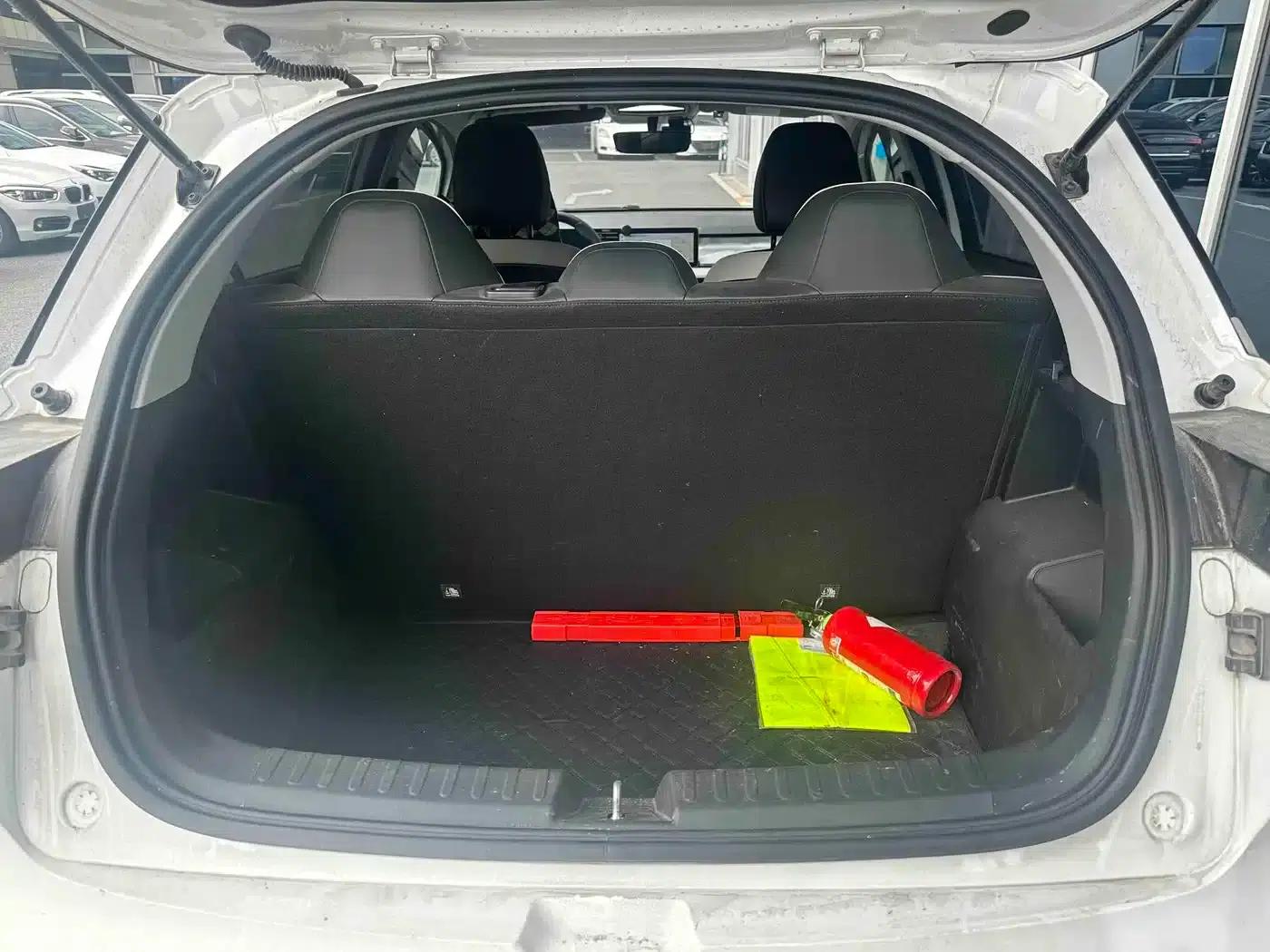 Geely Geometry E Firefly 2023 Model 320KM Happy Tiger 5-Seater — миниатюра 7
