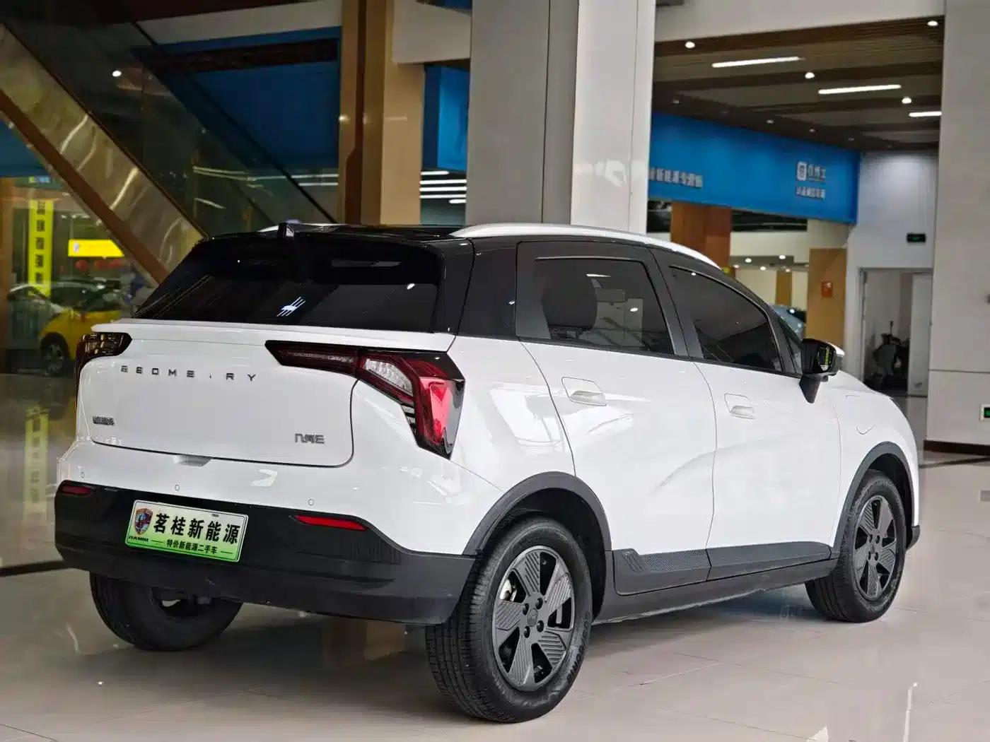 Geely Geometry E Firefly 2023 Model 401KM Thunder Tiger 5-Seater — миниатюра 13