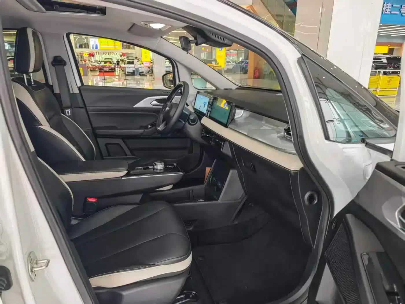 Geely Geometry E Firefly 2023 Model 401KM Thunder Tiger 5-Seater — миниатюра 16