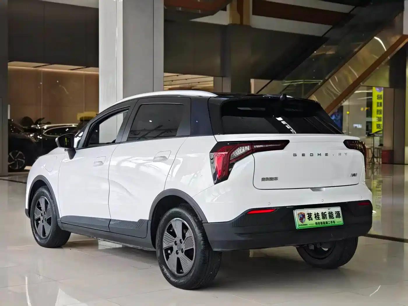 Geely Geometry E Firefly 2023 Model 401KM Thunder Tiger 5-Seater — миниатюра 9