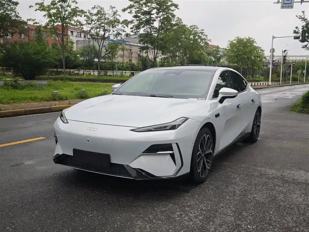 Galaxy E8 2025 Model 700km Long-Range Intelligent Driving Edition — миниатюра 1
