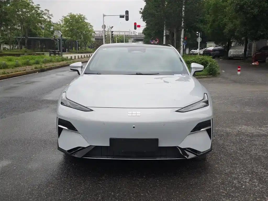 Galaxy E8 2025 Model 700km Long-Range Intelligent Driving Edition — миниатюра 2