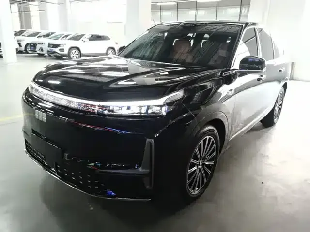 Galaxy M9 2025 210km/h AWD Navigator Edition