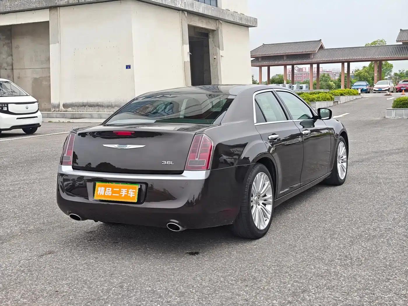 2013 Chrysler 300C Imported Model 3.6L Premium Edition — миниатюра 6