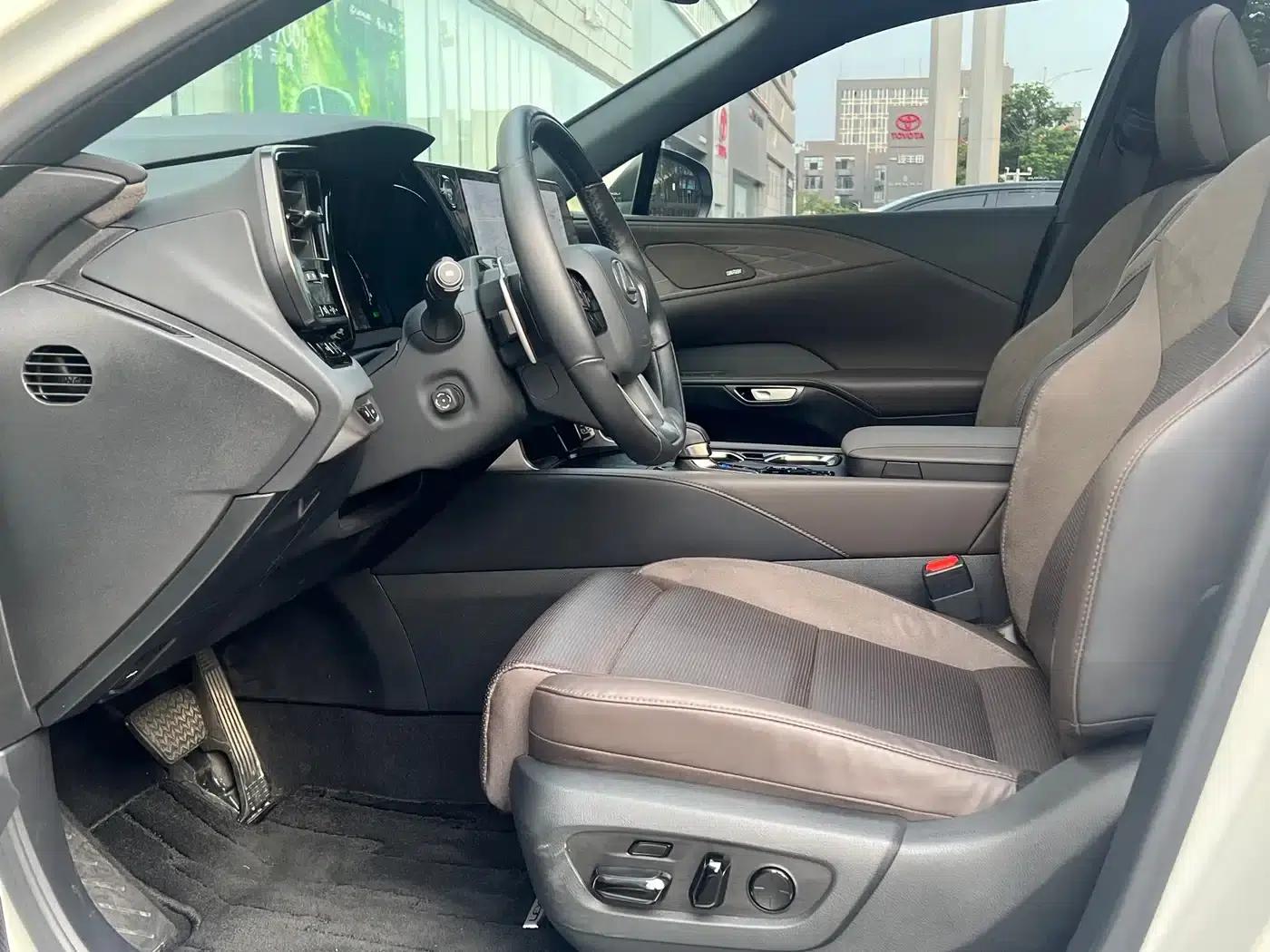 Lexus RX Hybrid 2023 450h+ AWD Enjoy Edition — миниатюра 5