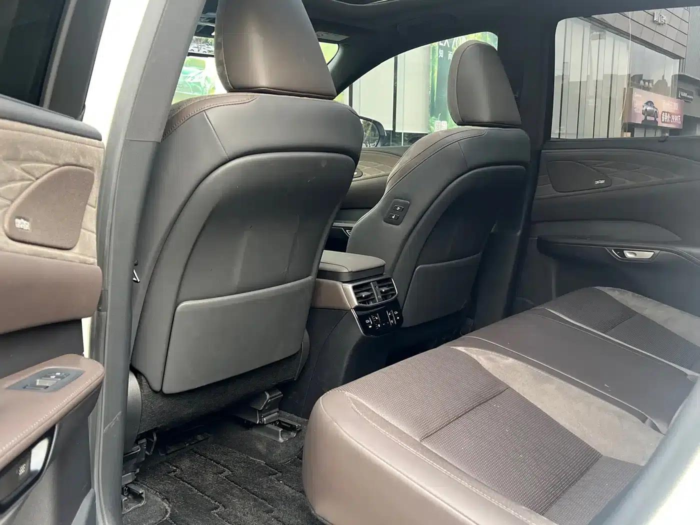 Lexus RX Hybrid 2023 450h+ AWD Enjoy Edition — миниатюра 7
