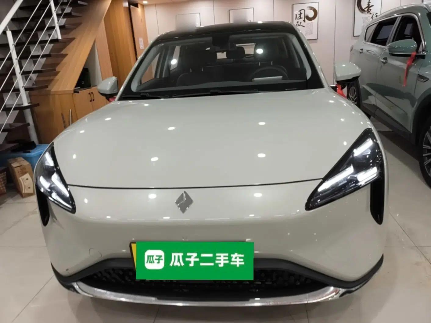 Baojun E6 2026 Model 500km Enjoyment Edition — миниатюра 2
