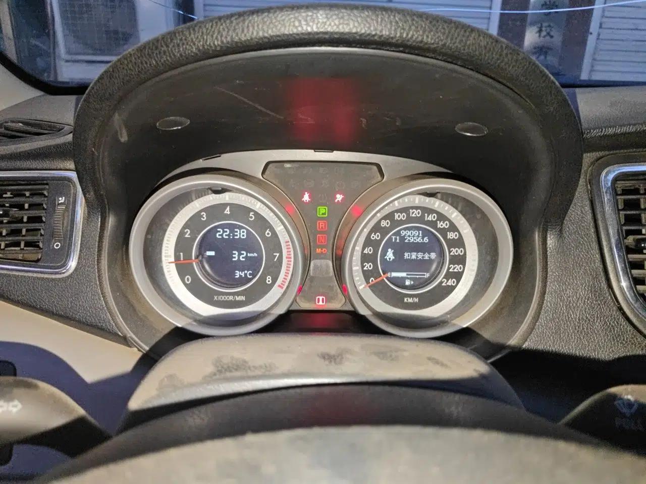 Bestune B90 2012 2.0L Automatic Luxury Edition — миниатюра 11