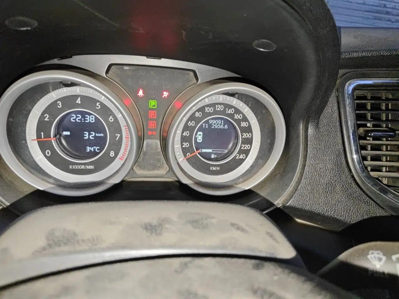Bestune B90 2012 2.0L Automatic Luxury Edition — миниатюра 12