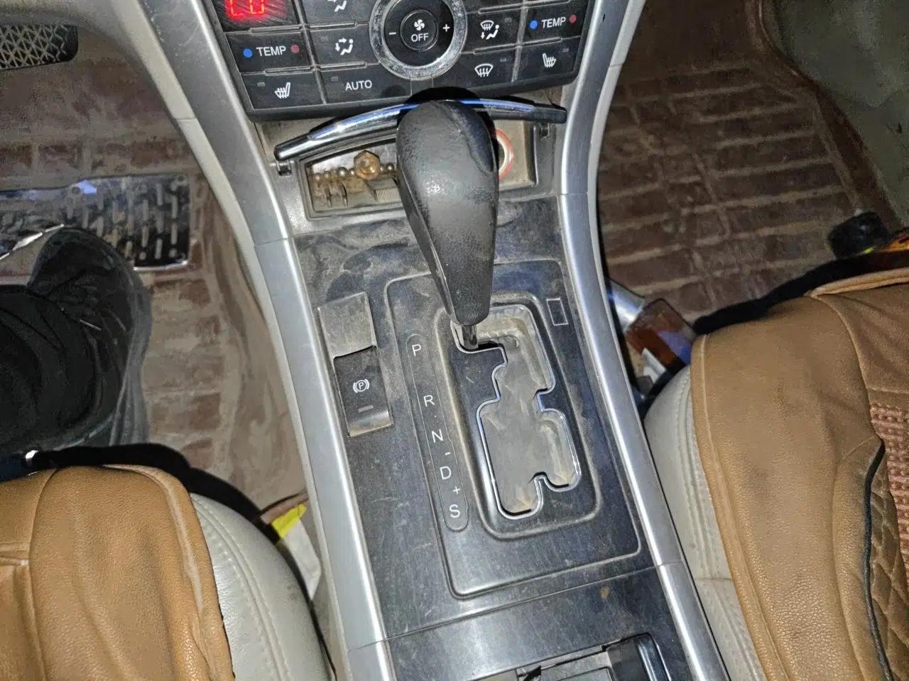 Bestune B90 2012 2.0L Automatic Luxury Edition — миниатюра 14