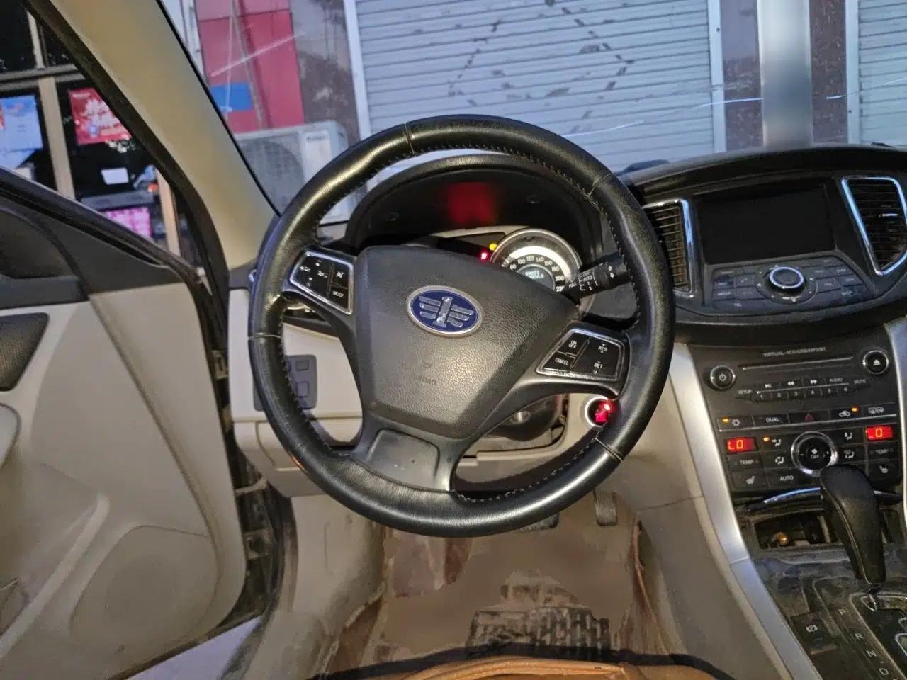 Bestune B90 2012 2.0L Automatic Luxury Edition — миниатюра 10