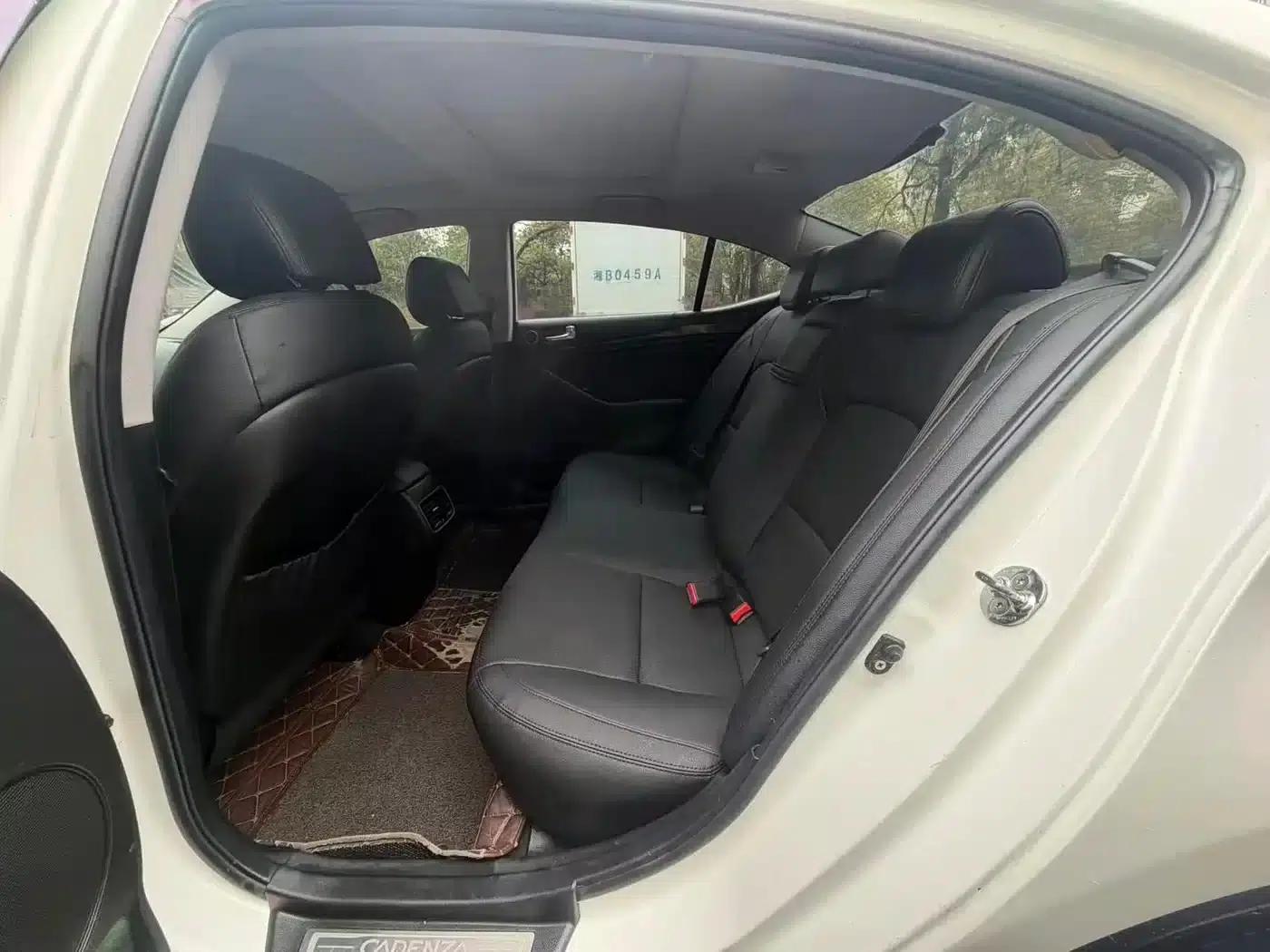 Kia K5 2013 2.4L Business Sunroof Model (National IV Emission Standard) — миниатюра 6