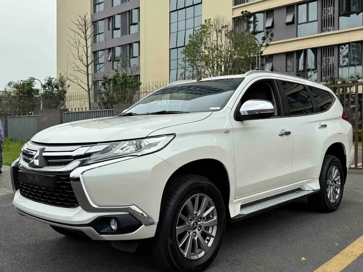 2019 Pajero Sport Imported 3.0L Standard Edition — миниатюра 1