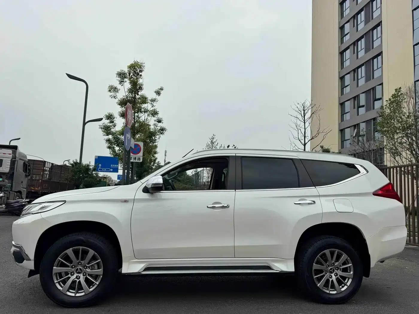 2019 Pajero Sport Imported 3.0L Standard Edition — миниатюра 14