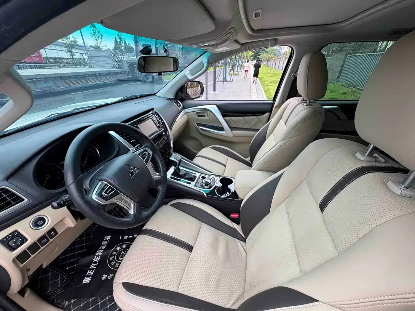 2019 Pajero Sport Imported 3.0L Standard Edition — миниатюра 4