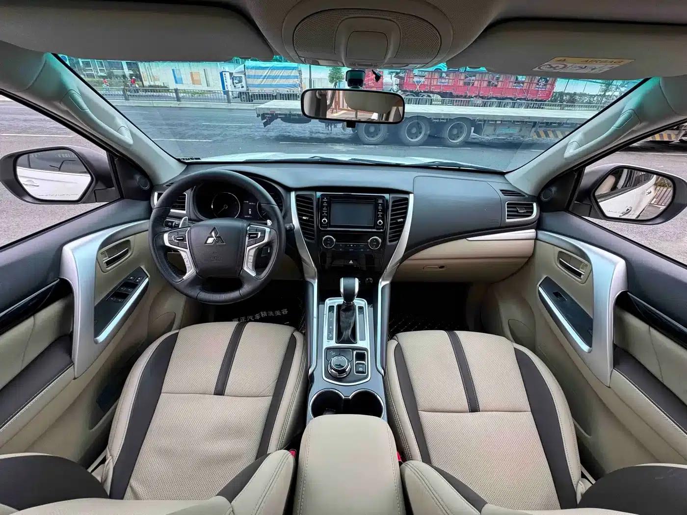 2019 Pajero Sport Imported 3.0L Standard Edition — миниатюра 5