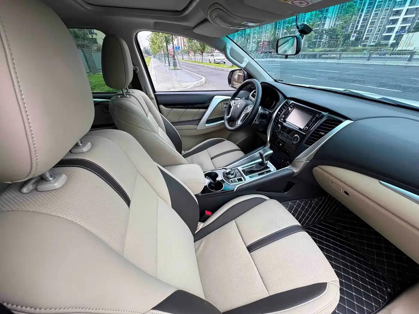 2019 Pajero Sport Imported 3.0L Standard Edition — миниатюра 7
