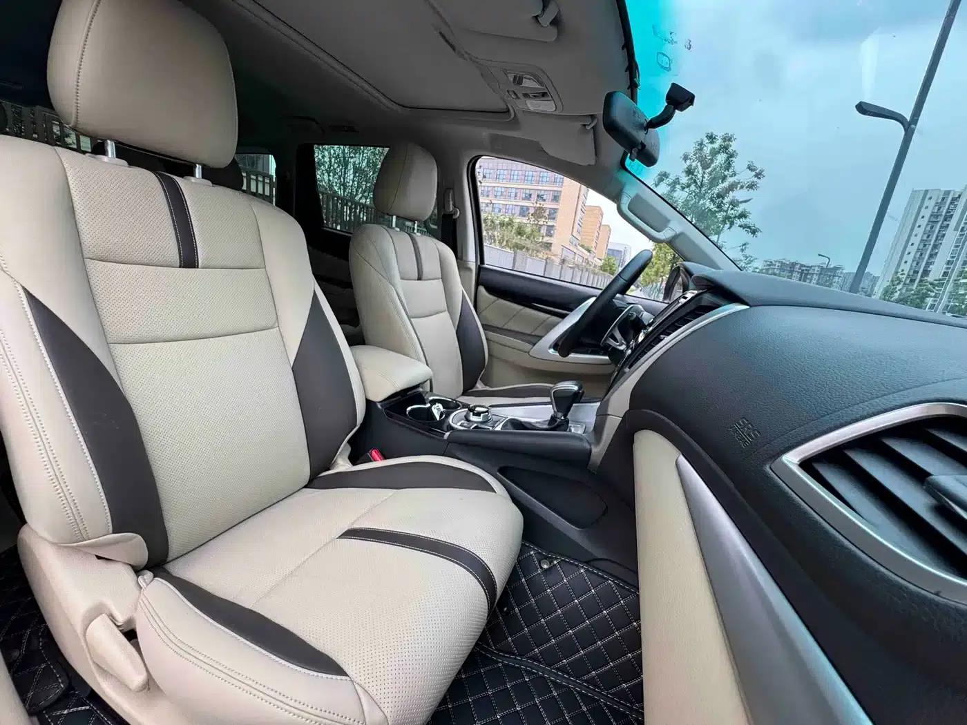 2019 Pajero Sport Imported 3.0L Standard Edition — миниатюра 9