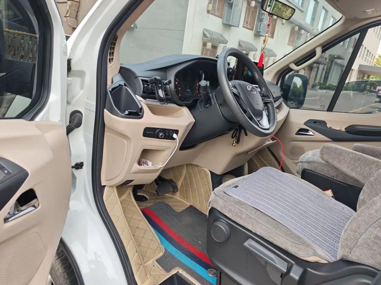 SAIC MAXUS Xintu V90 2022 2.0T Automatic ZhiDa Rear-Drive Long Wheelbase High-Roof Design with Single Rear Tire 9-Seater — миниатюра 16