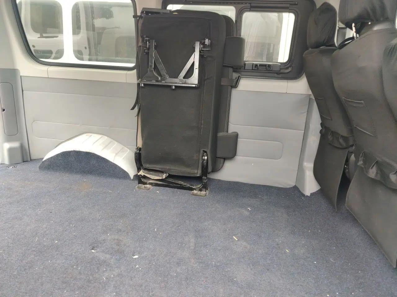 SAIC MAXUS Xintu EV80 2023 EV80 PLUS Multi-Functional Passenger Vehicle Short Wheelbase Low Roof — миниатюра 17