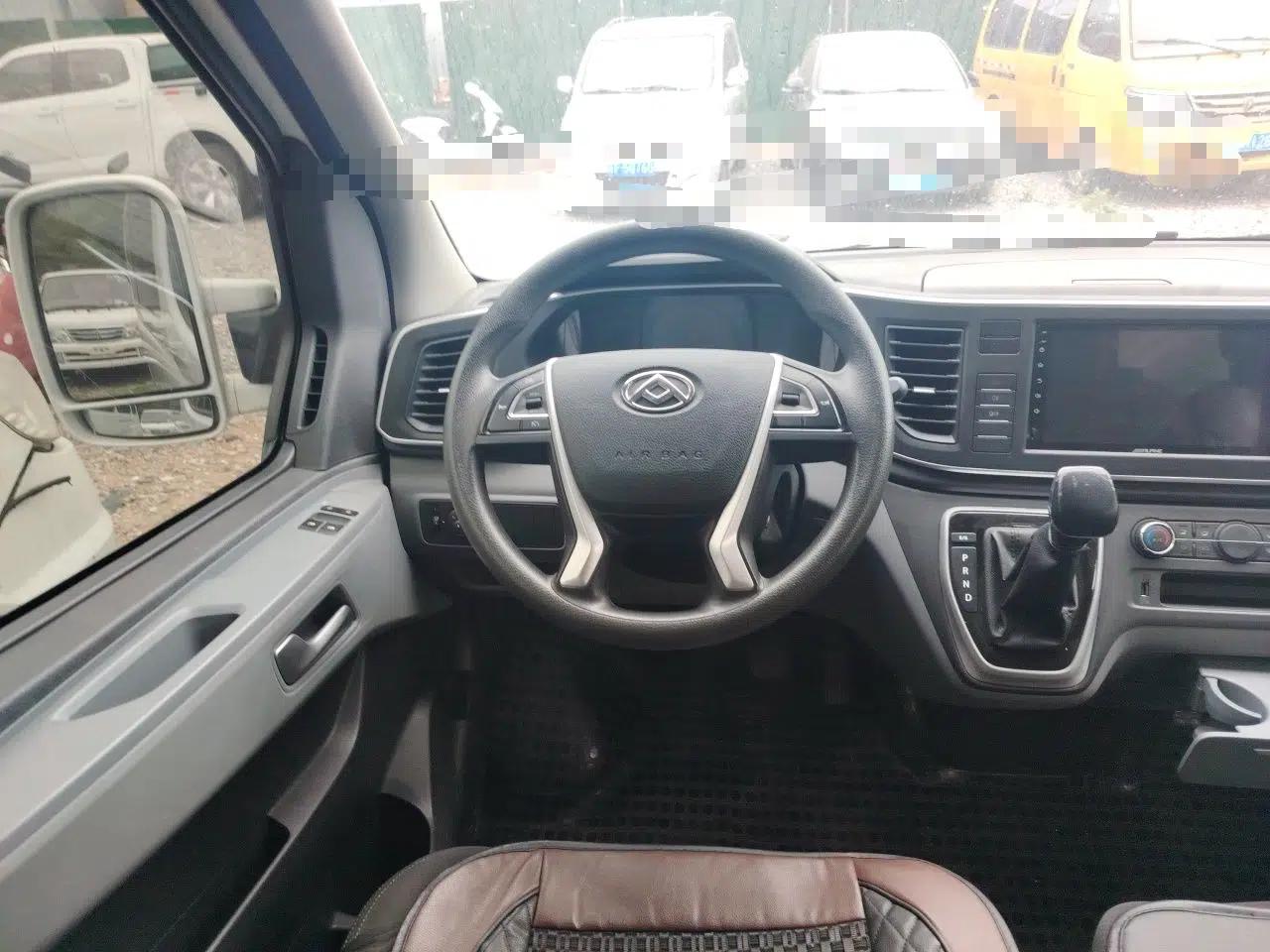 SAIC MAXUS Xintu EV80 2023 EV80 PLUS Multi-Functional Passenger Vehicle Short Wheelbase Low Roof — миниатюра 10