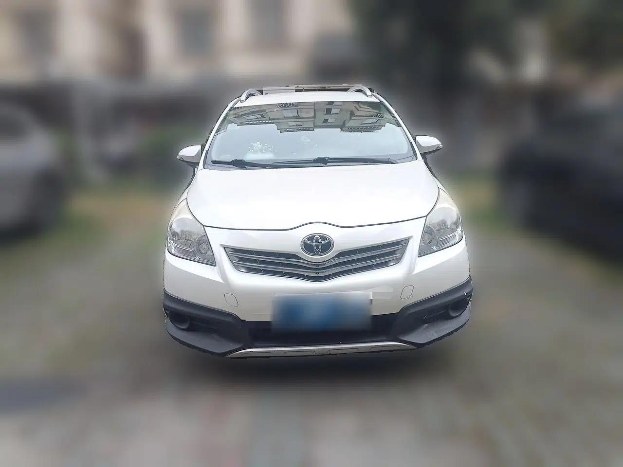 Toyota Verso 2015 180E CVT Crossover Edition — миниатюра 2