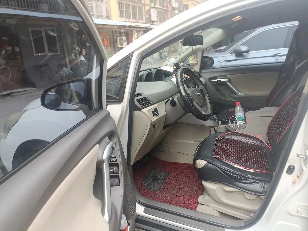Toyota Verso 2015 180E CVT Crossover Edition — миниатюра 16