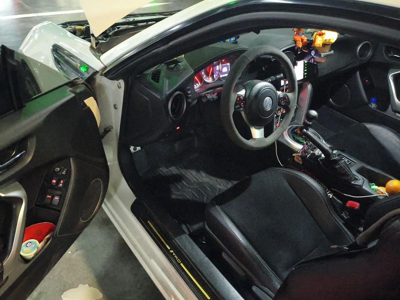 Toyota 86 2017 2.0L Manual Luxury Version — миниатюра 16
